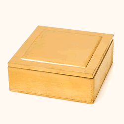 Квадратна кутия с декоративен капак B12 — 18 × 18 × 7 cm